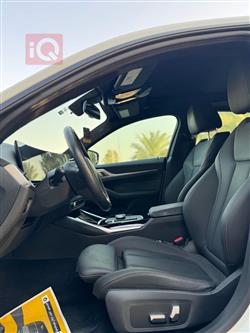 بی ئێم دەبڵیو i4